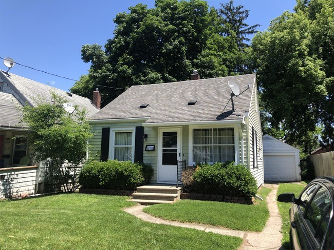 Building Photo - 2411 Forest Rd