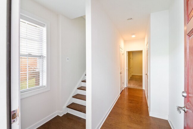 Building Photo - 2410 Winthrop Dr