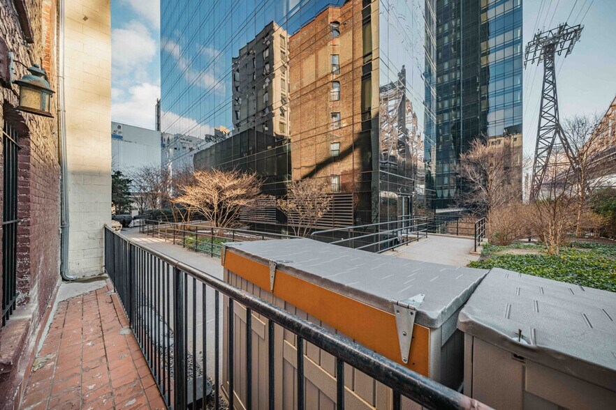 Building Photo - 417 E 60th St