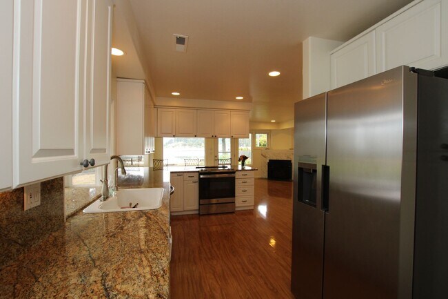 Building Photo - 2 Bedroom Waterfront Home In Gig Harbor