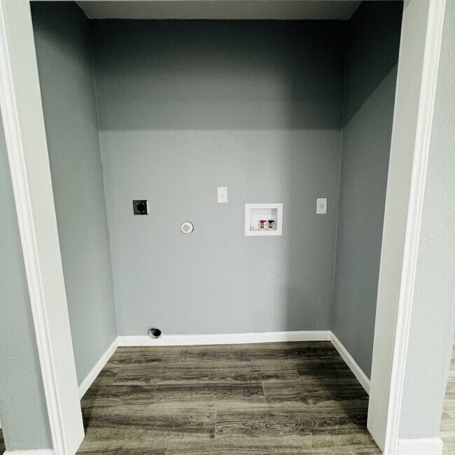 Building Photo - 1 Lutcher Circle A