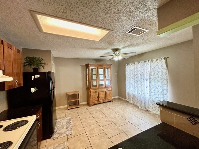 Building Photo - 3BED/2BATH Home For Rent Near Steubing Ranch! Available Now!