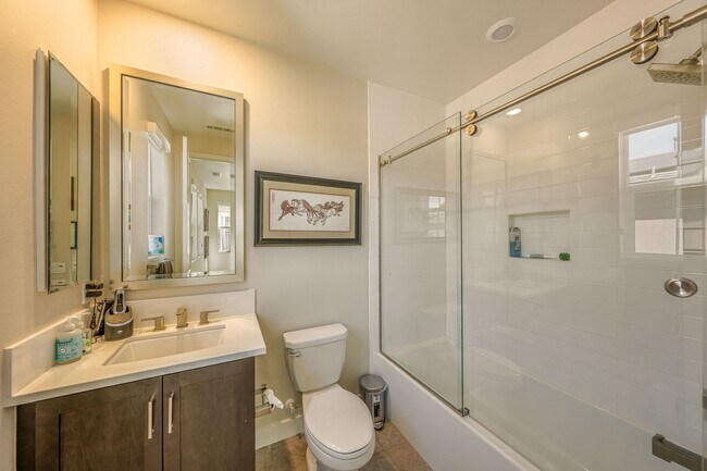 Building Photo - Altair Mansion, 24 Hour Guarded, 5Bed|6bath, Nearly 5000sqf