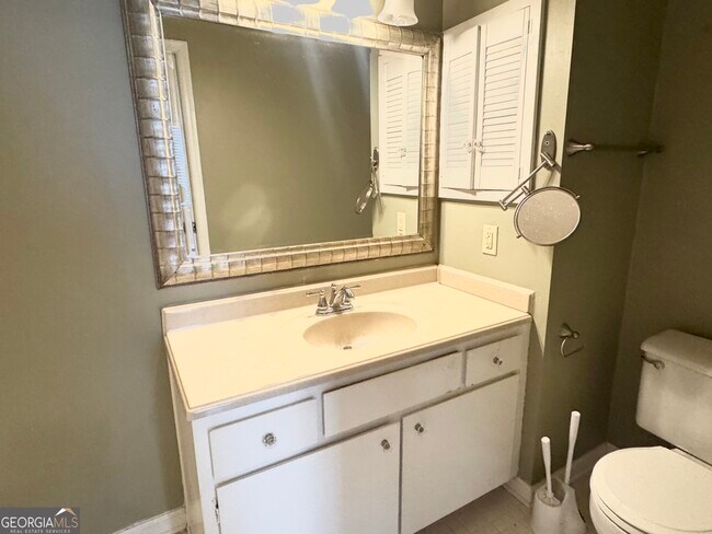 Building Photo - 107 Belair Dr