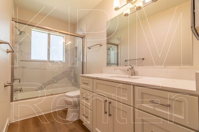 Building Photo - 443 E Robinhood Dr