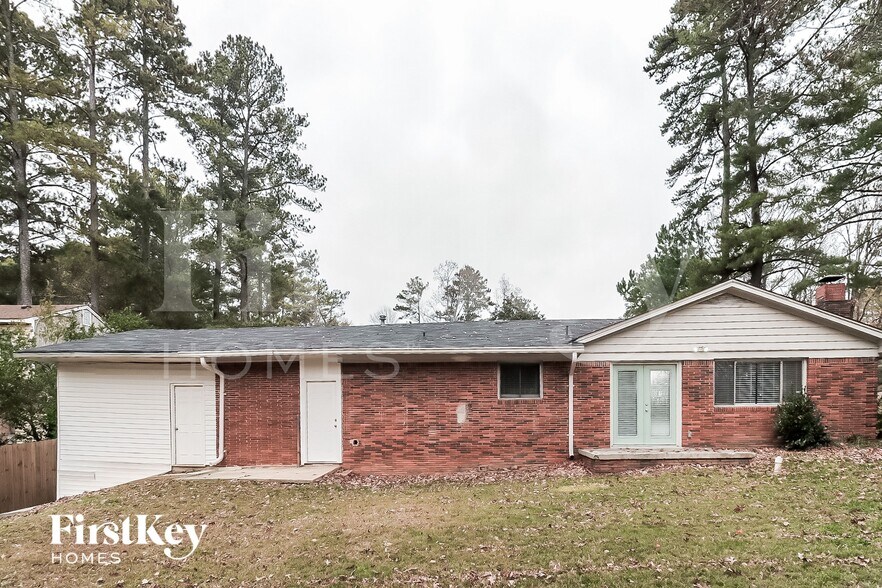 Building Photo - 3453 Woods Dr