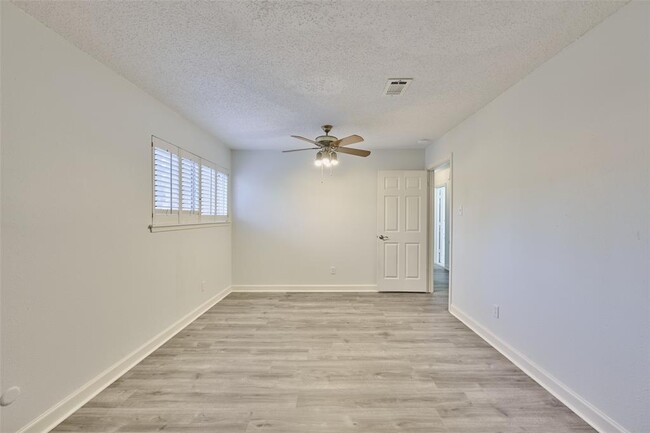 Building Photo - 715 Baltic Ln