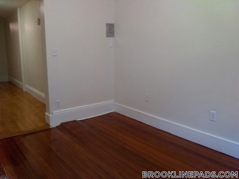 Building Photo - 208 Winthrop Rd