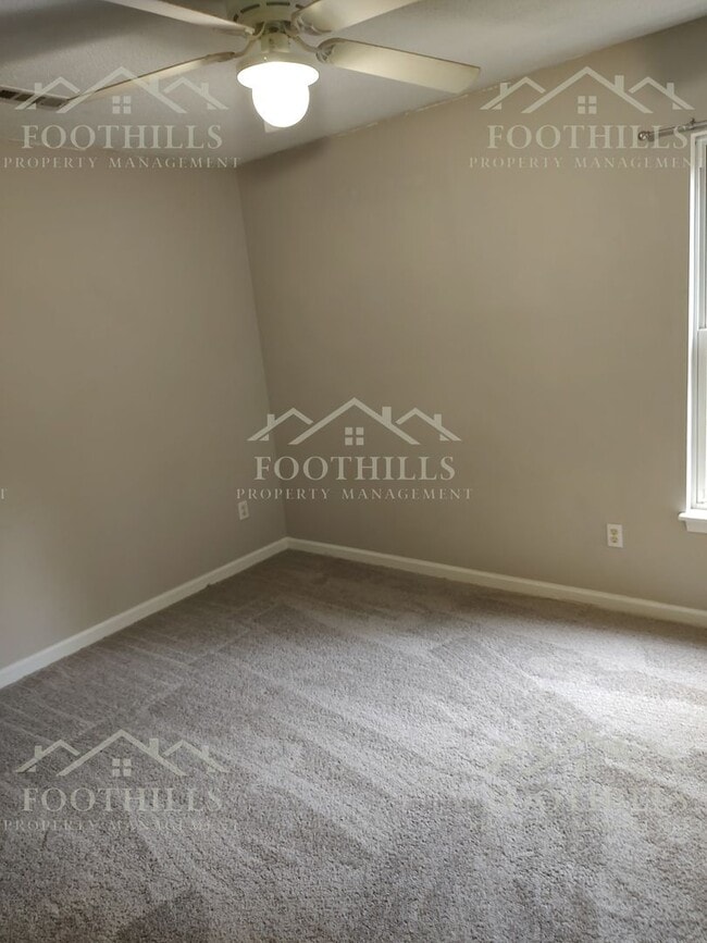 Building Photo - 3-Bedroom Home with Scenic Views in Pendle...