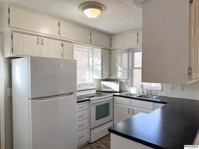 Building Photo - 5220 Mason St