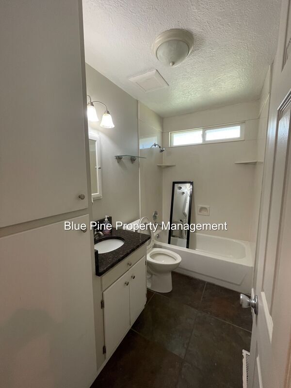 Building Photo - 740 Terrace Dr