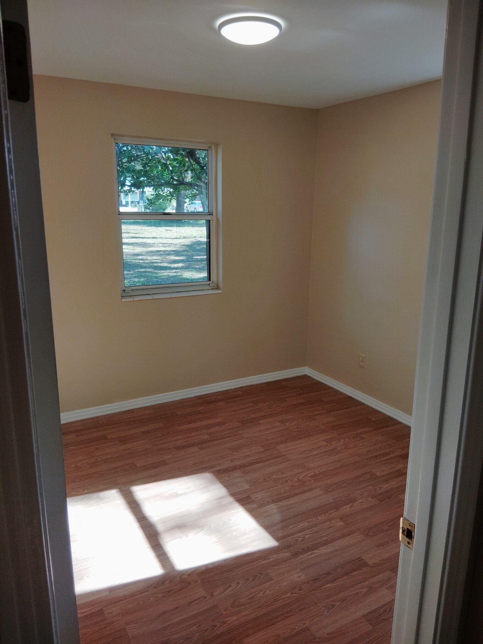 Bed 2 - 3075 Patricia Dr