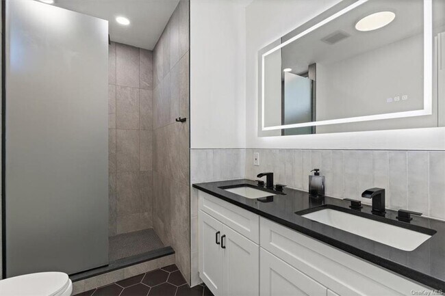 Building Photo - 294 Riverview Rd