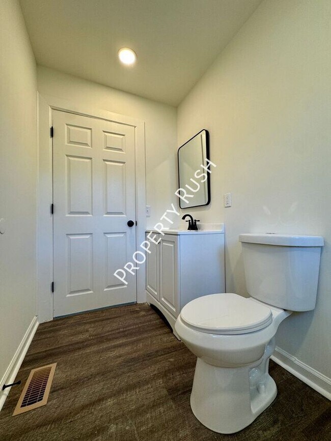 Building Photo - 824 Clift St