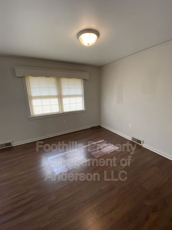 Building Photo - 401 Shannon Way