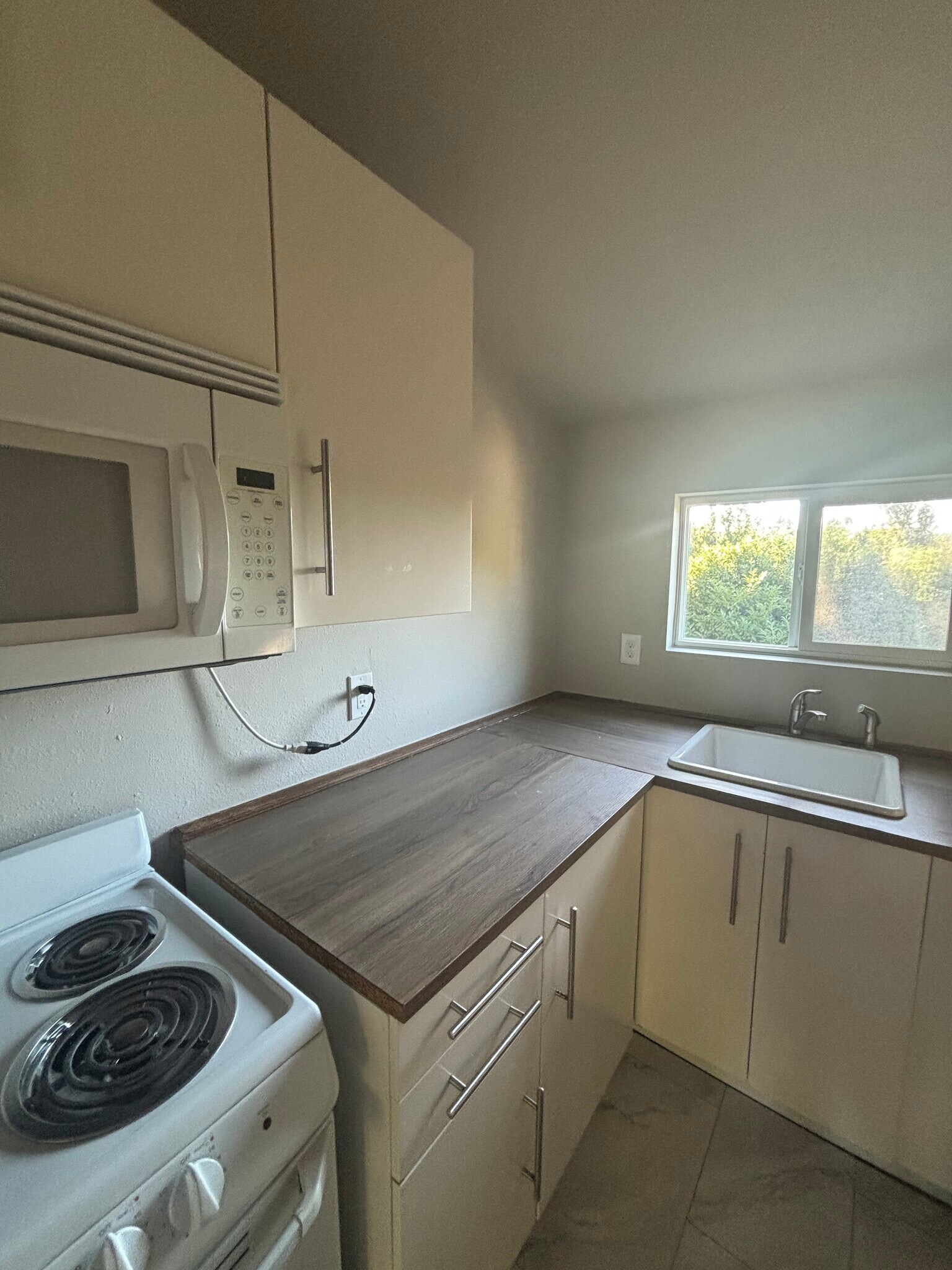 Building Photo - 8015 N John Ave