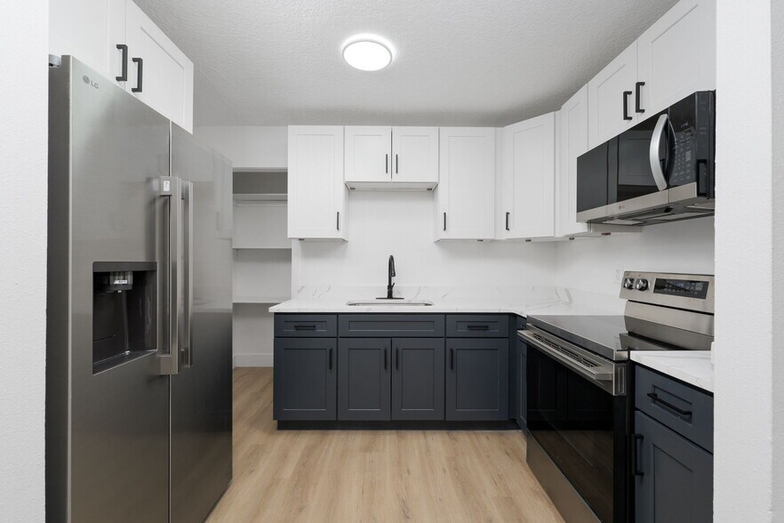 Building Photo - 8514 Oak Leaf Rd