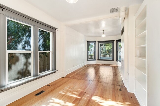 Building Photo - 510 S 14th St