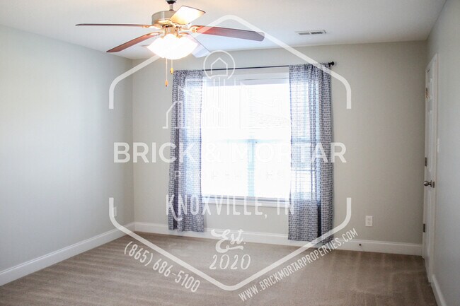 Building Photo - 5722 Rhyne Cove Ln