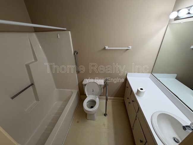 Building Photo - 300 Windermere Cir