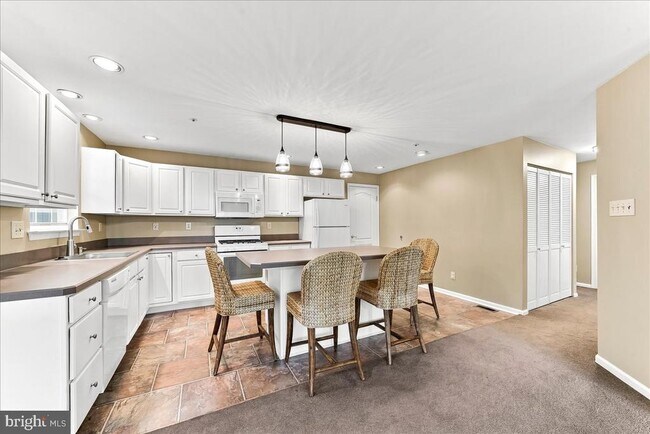 Building Photo - 347 Huntington Ct