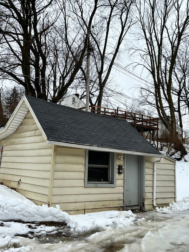 Building Photo - 1617 Ferry St