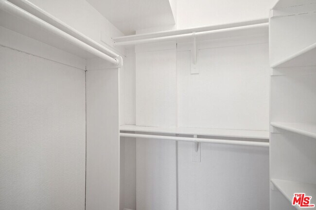 Building Photo - 839 S Holt Ave