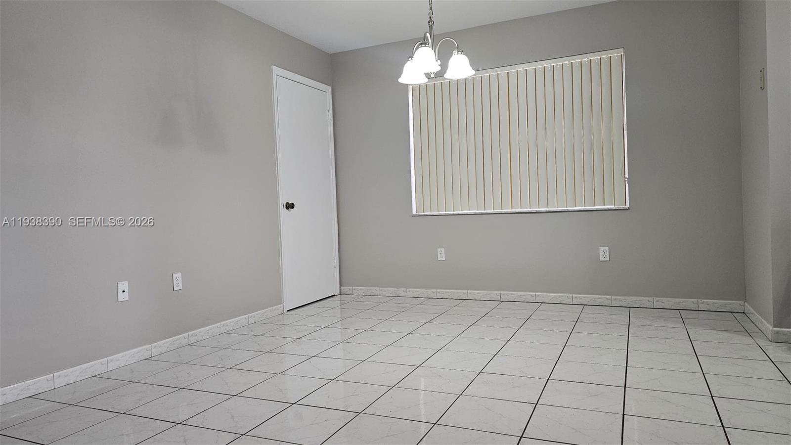 Building Photo - 2912 SW 38th Ct