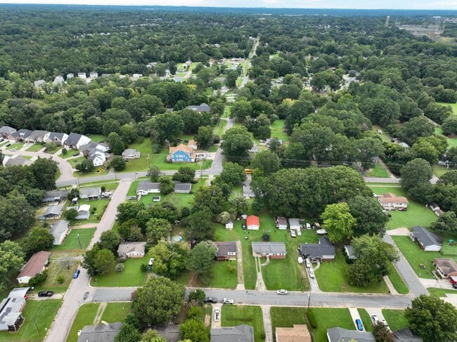 Building Photo - 113 Crestview Dr