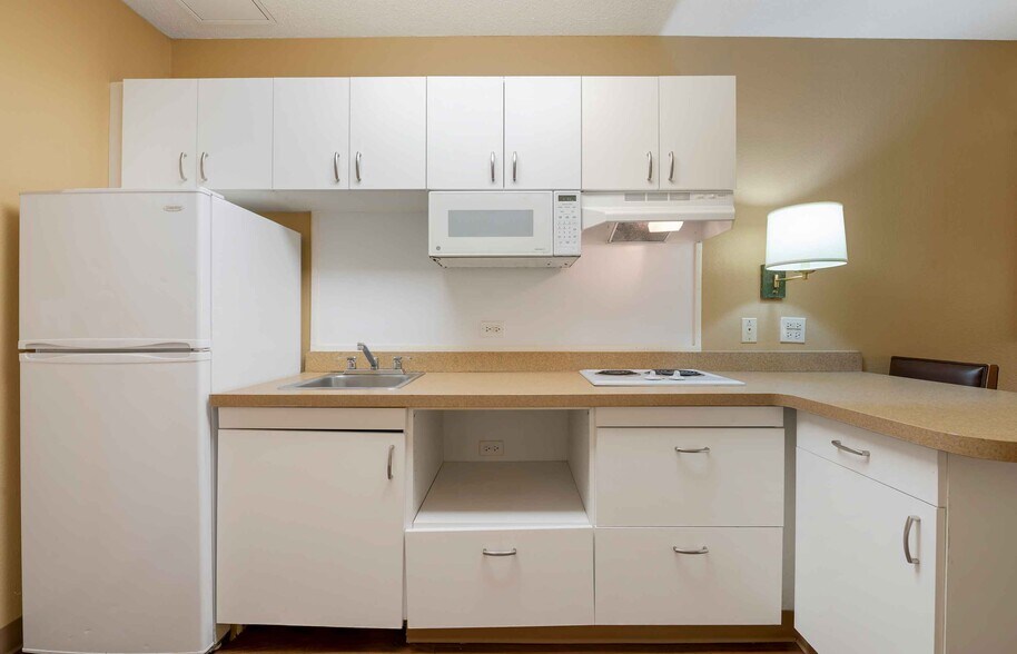 Building Photo - Furnished Studio-Chicago - Schaumburg - Co...