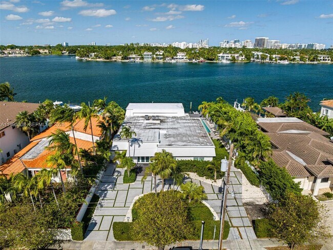 Building Photo - 1055 Stillwater Dr