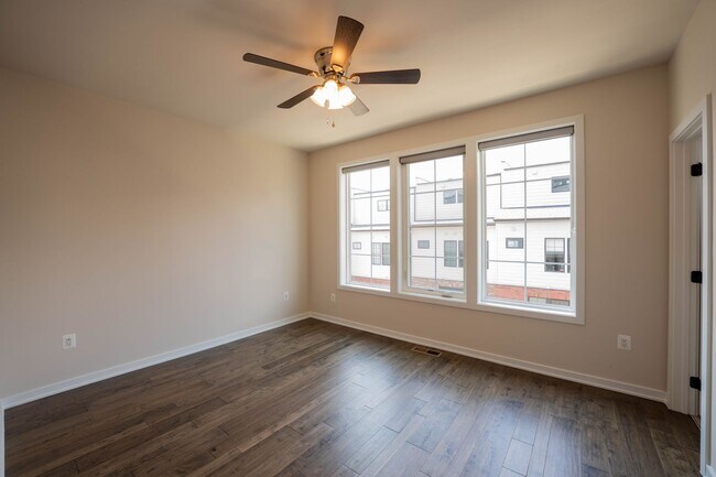 Building Photo - Luxury Reston Rental