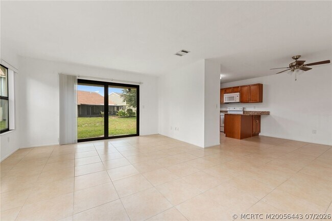 Building Photo - 1496 SE Colchester Cir