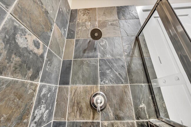 Building Photo - 1715 W 24th St