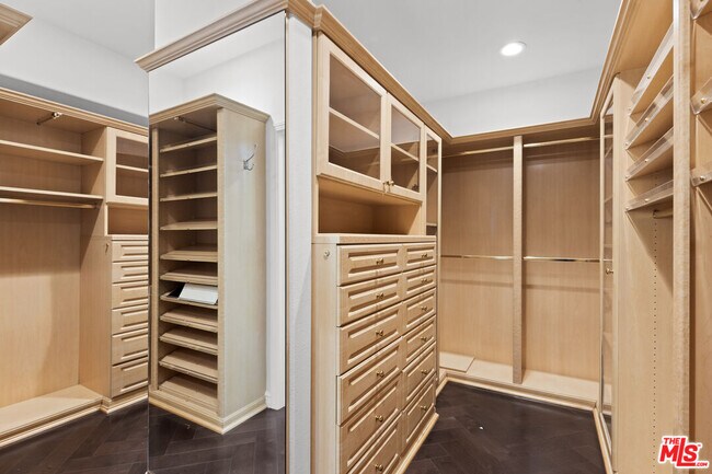 Building Photo - 2305 Canyonback Rd