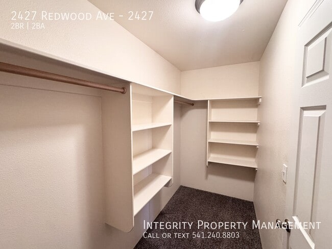 Building Photo - 2427 Redwood Ave
