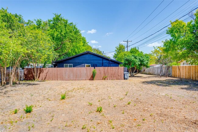 Building Photo - 3306 Dolphin Dr