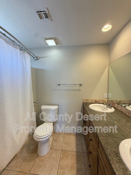 Building Photo - 9751 Palm Dr