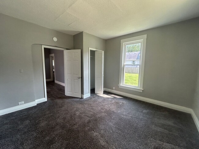 Building Photo - 3 Bedroom 1 Bath House in Davenport