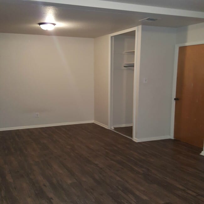Building Photo - 7023 Greenberry Dr