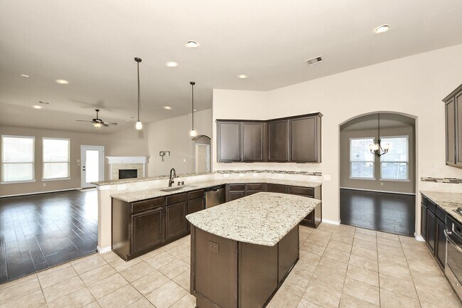 Building Photo - 7610 Willow School Dr