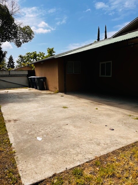 Building Photo - 1415 E Andrews Ave