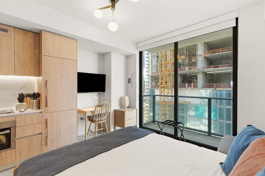 Building Photo - 11 NE 6th St