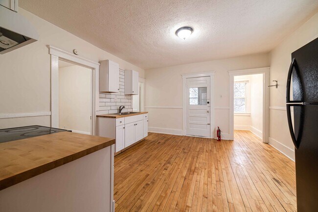 Building Photo - 3426/3428 Evaline - FDR - T