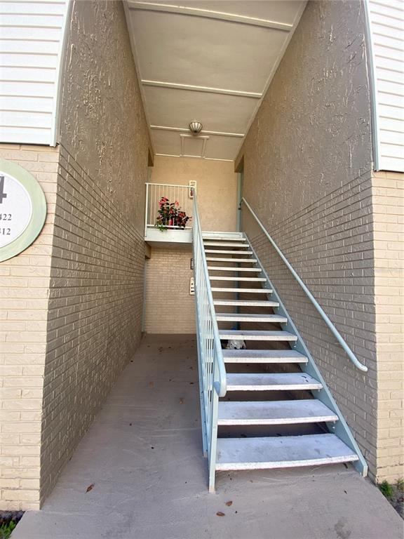 Building Photo - 7210 N Manhattan Ave