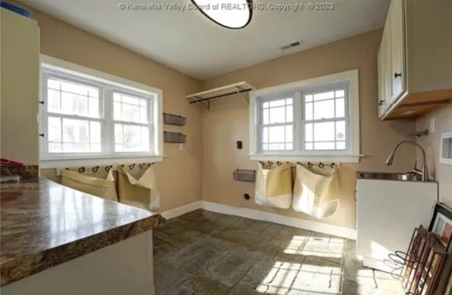 Building Photo - 204 Angel Terrace