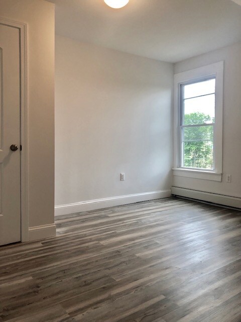 Building Photo - 37 Terryville Ave