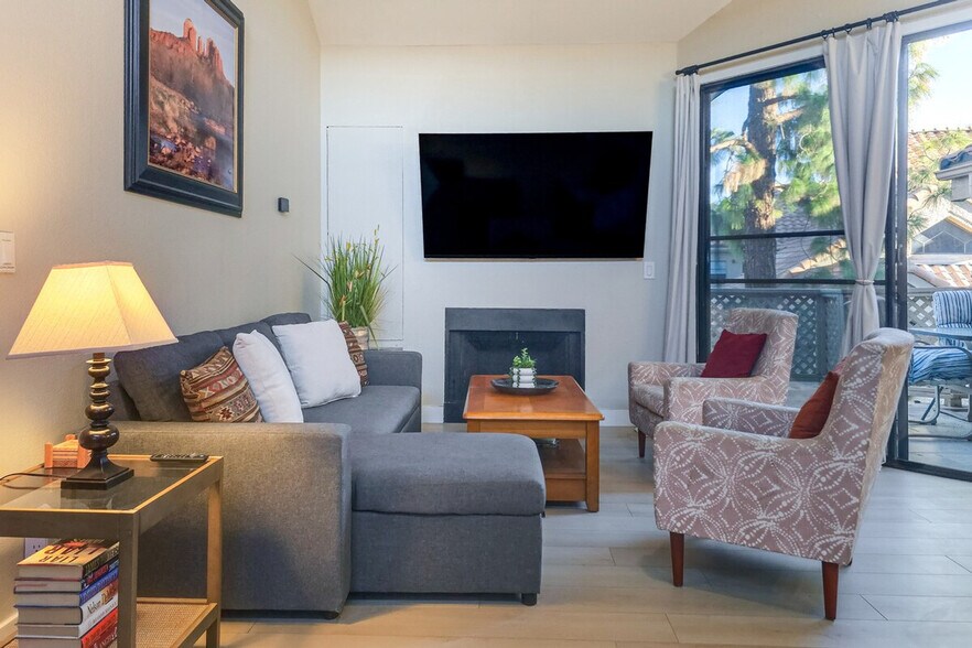 Building Photo - 1001 N Pasadena