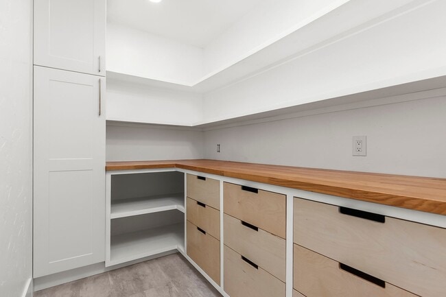 Building Photo - 7843 Quince St
