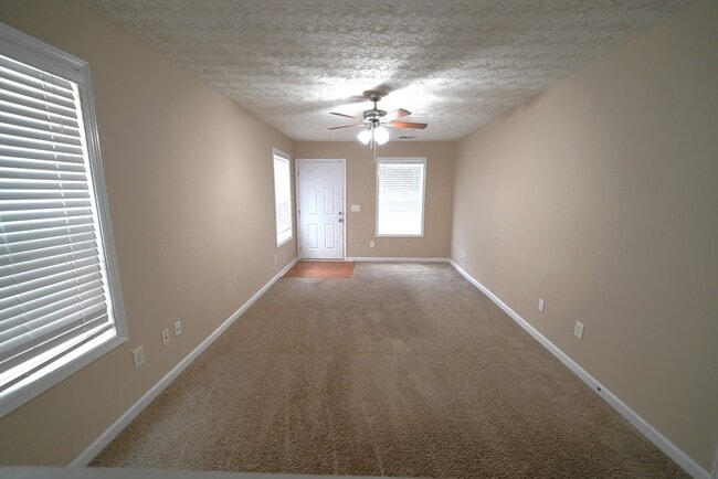 Building Photo - 221 Alton Cir